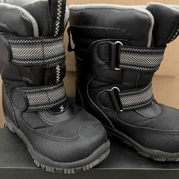 Snow boots for toddler - Picture 2 of 3